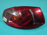 Lampa tył prawa Producent części: FIAT, pęknięte mocowanie / Z LISTWĄ ŻARÓWKOWĄ / 07-14 Fiat Bravo II HB