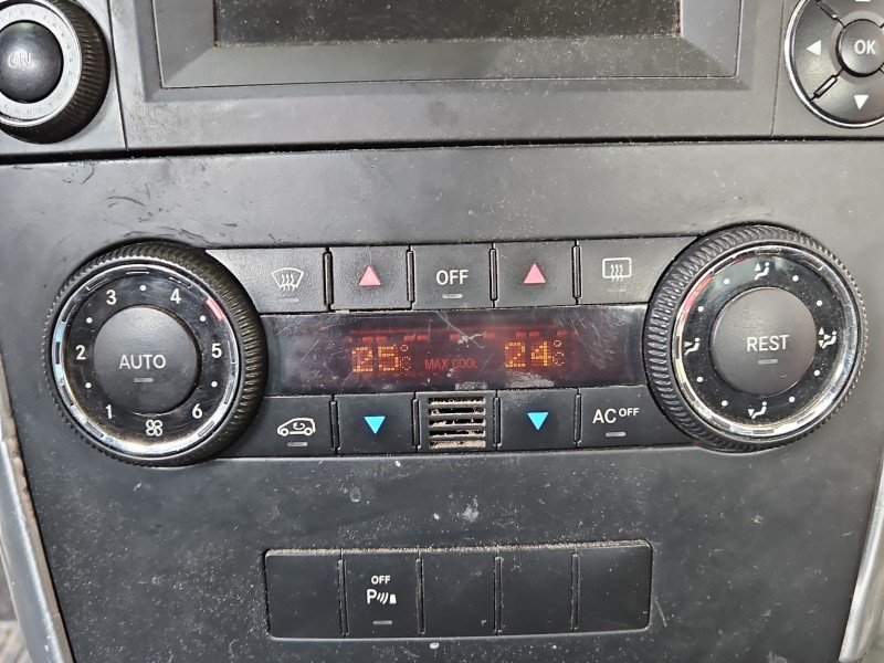 Konsola panel nawiewu Mercedes W245 A1698300685 Konsola panel nawiewu Mercedes W245 A1698300685