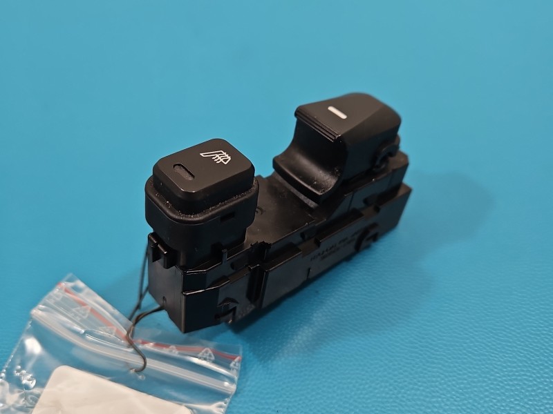 Przełącznik szyb Hyundai Ix35 09-13 383521-1310 Hyundai, tył lewy EU