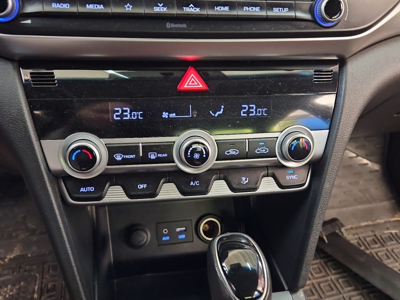 Konsola panel nawiewu Hyundai Elantra VI 15-20 97250-F2DC0