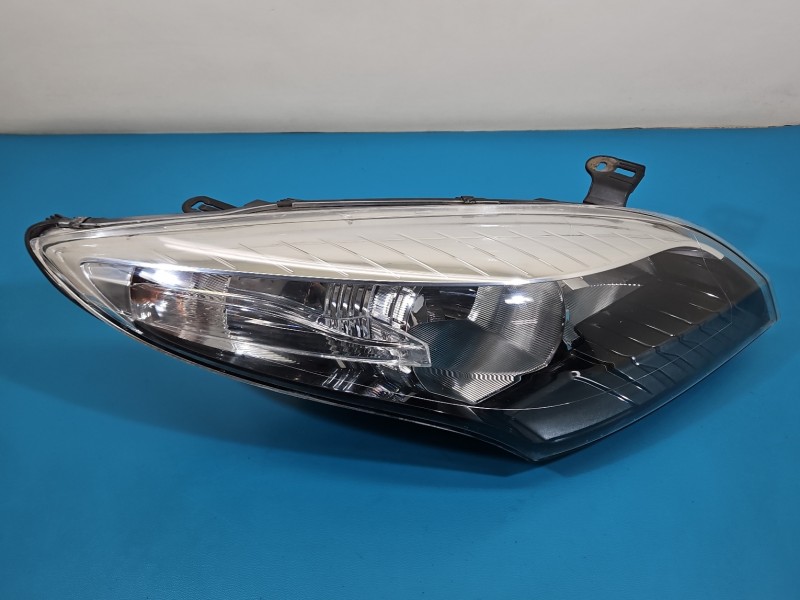 Reflektor prawy lampa przód Renault Megane III EUROPA