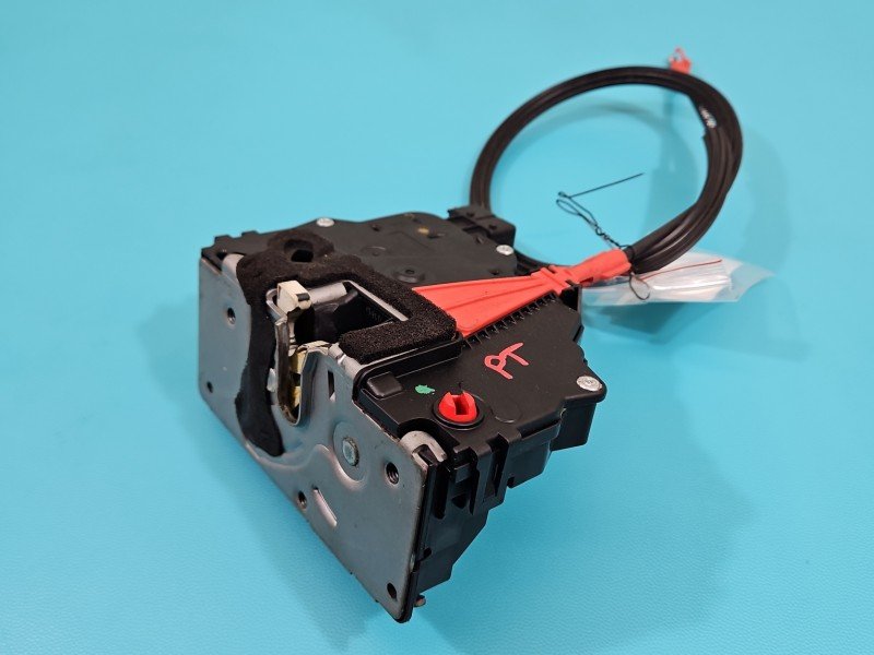Zamek tył prawy 13279837 Opel Meriva B Zamek tył prawy 13279837 Opel Meriva B