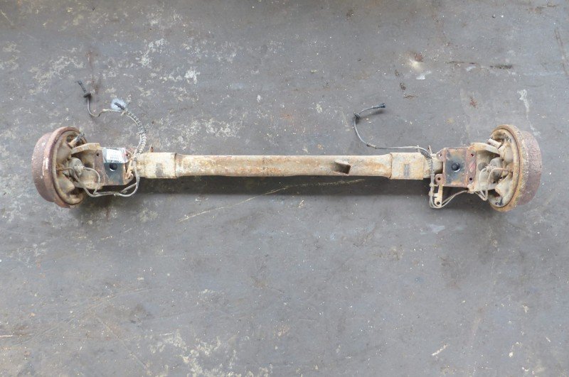 Tylna belka oś tył Dodge Caravan III 95-00 3.3 V6 Tylna belka oś tył Dodge Caravan III 95-00 3.3 V6