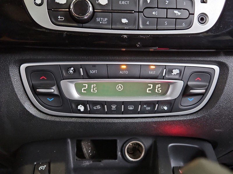 Konsola panel nawiewu Renault Scenic III 275109409R