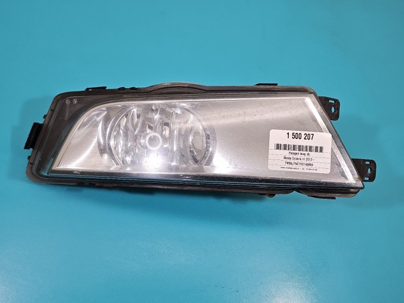 Halogen lewy Skoda Octavia III