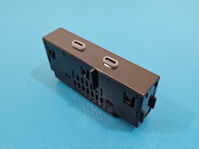 Gniazdo USB Skoda Octavia IV 657035736