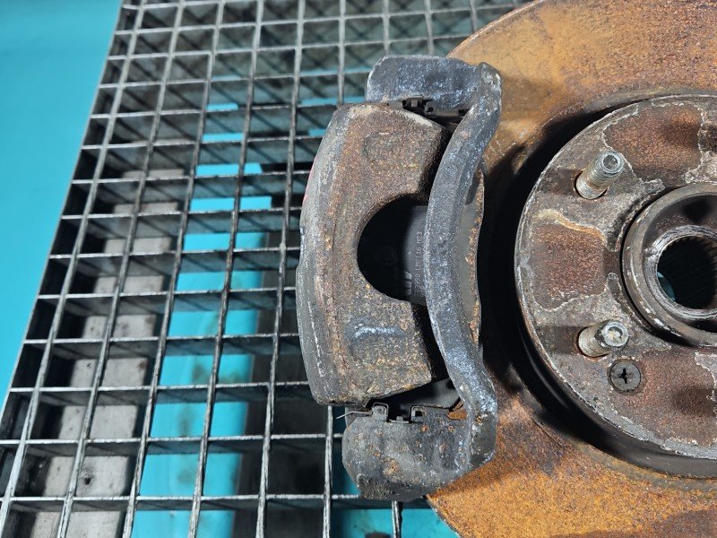 Zacisk przód lewy Kia Optima IV 15-20 1.7 crdi