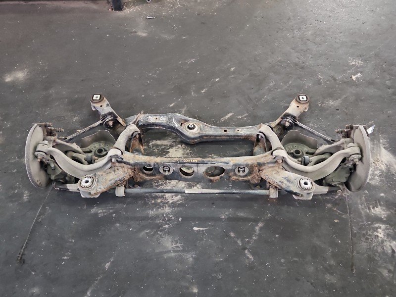 Tylna belka oś tył AUDI Q5 08- 2.0 TFSI Tylna belka oś tył AUDI Q5 08- 2.0 TFSI