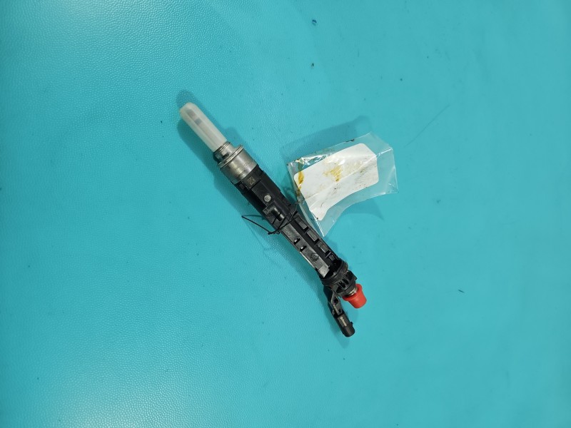 Wtryskiwacz Mercedes CLA C118 X118 A2820701000, 166001525R 1.3b