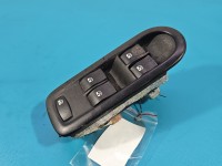 Przełącznik szyb Renault Megane II Rysy na obudowie EU 8200160603