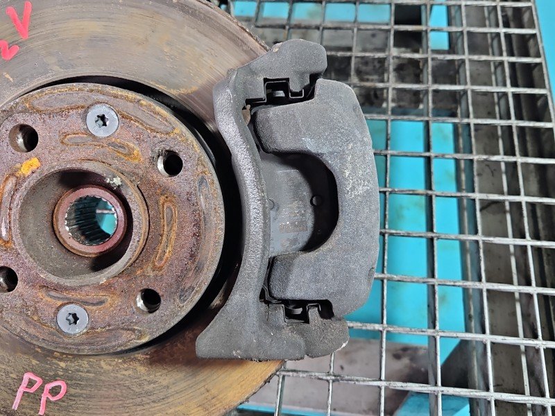 Zacisk przód prawy Dacia Sandero III 20- 1.0 Tce