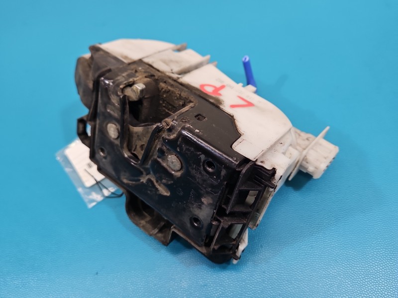 Zamek przód lewy Vw Polo III 6N EUROPA 4+3pin 1HM862153