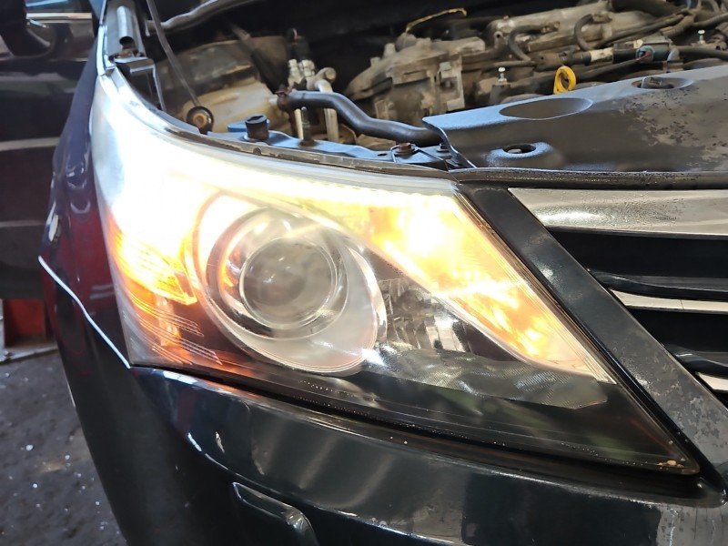 Reflektor prawy lampa przód Toyota Avensis III T27 EUROPA