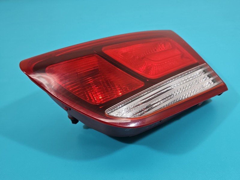 Lampa tył prawa Producent części: KIA, WEWNĘTRZNA KLAPY BAGAŻNIKA HATCHBACK Kia Rio IV 16-23 HB