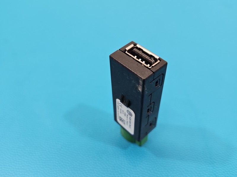 Gniazdo USB Skoda Octavia III 5Q0035726E