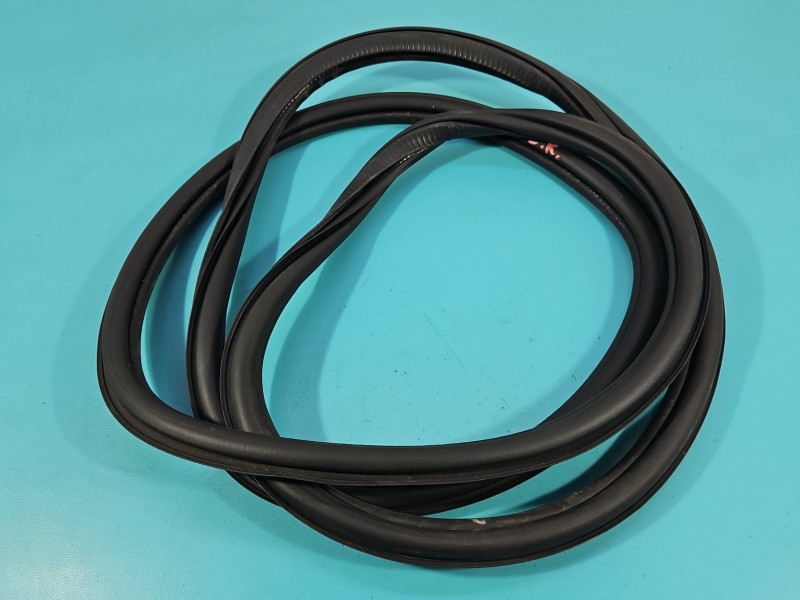 Uszczelka drzwi tył lewa Skoda Kodiaq I