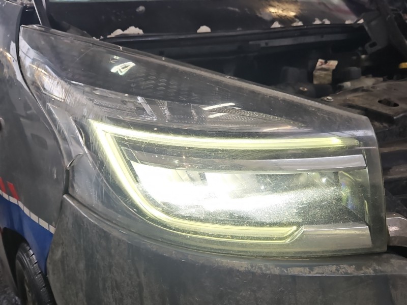 Reflektor prawy lampa przód Renault Trafic III EUROPA