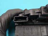 Zamek tył lewy Infiniti FX I HB 5D 2pin. Brak nr.