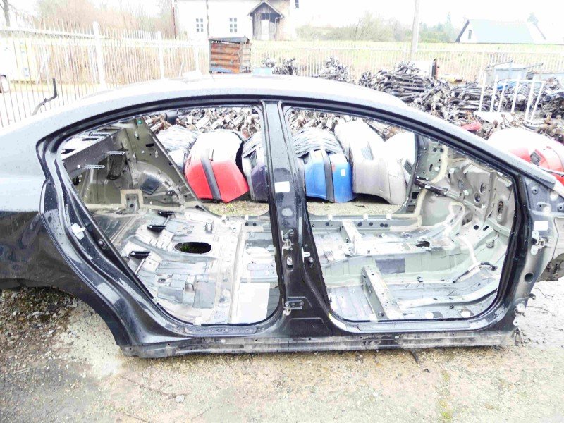 Próg prawy Toyota Avensis III T27 2.2 d4d Próg prawy Toyota Avensis III T27 2.2 d4d