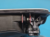 Klapka wlewu paliwa Vw Tiguan II 16- biały, Volkswagen, Europejska, Kod lakieru: LC9A, uszkodzone jedno mocowanie / biały...