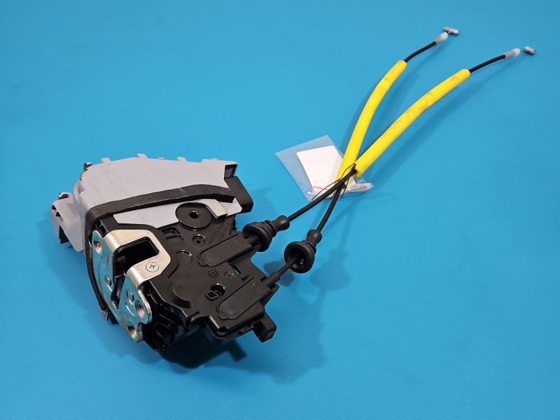 Zamek przód lewy 81310-J5000 Kia Stinger EUROPA Producent części: KIA, 5pin