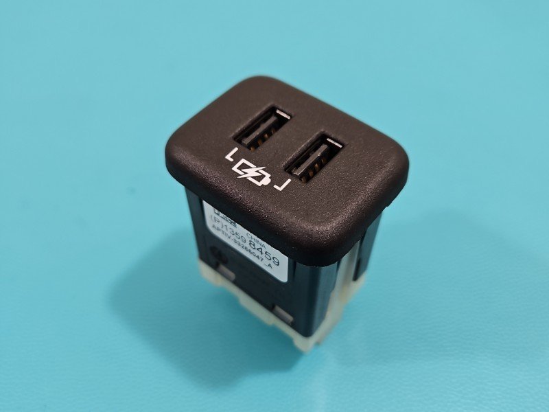 Gniazdo USB Opel Insignia B 13598459 Gniazdo USB Opel Insignia B 13598459