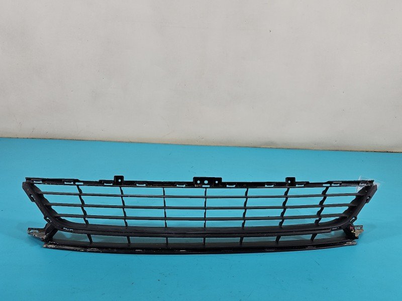 Zaślepka kratka zderzaka środkowa atrapa Renault Megane III 622547366R