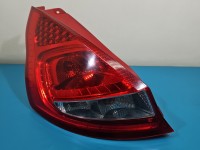 Lampa tył lewa Ford Fiesta Mk7 HB Producent części: FORD, uszkodzenie widoczne na zdjęciach EUROPA