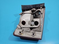 Lampa tył prawa Producent części: Audi, Pęknięcie przy zaczepie KOMBI AVANT W BŁOTNIK BEZ LISTWY ŻARÓWKOWEJ Audi A4 B7 kombi