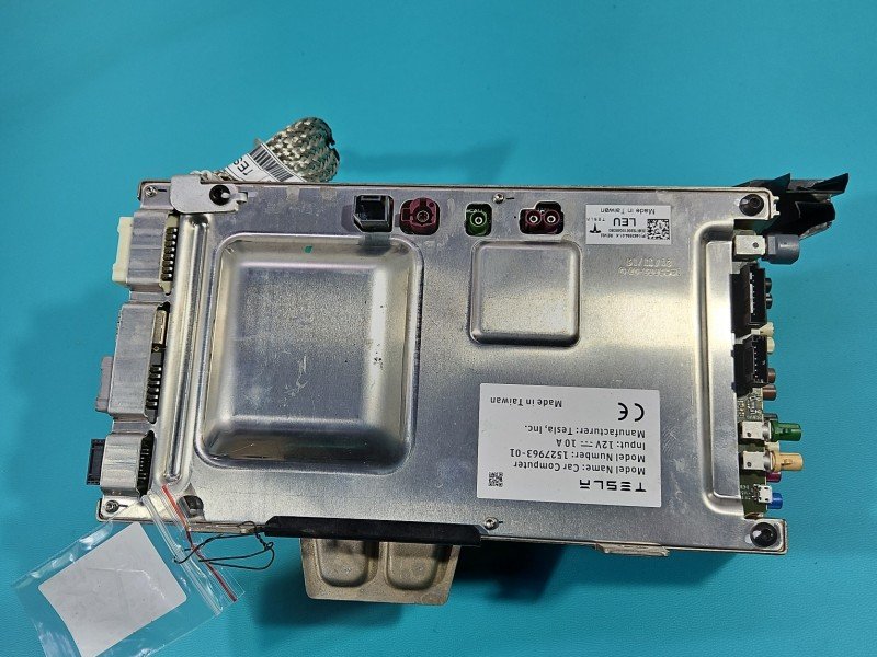 Sterownik moduł Tesla Model 3 2017- 1462554-01-K Sterownik moduł Tesla Model 3 2017- 1462554-01-K