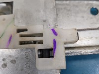 Podnośnik tył prawy SZYBY WINDA 9815999480 Pęknięcie przy mechanizmie podnoszenia mocującej szybę 6 PIN Peugeot 2008 I 13-19 HB