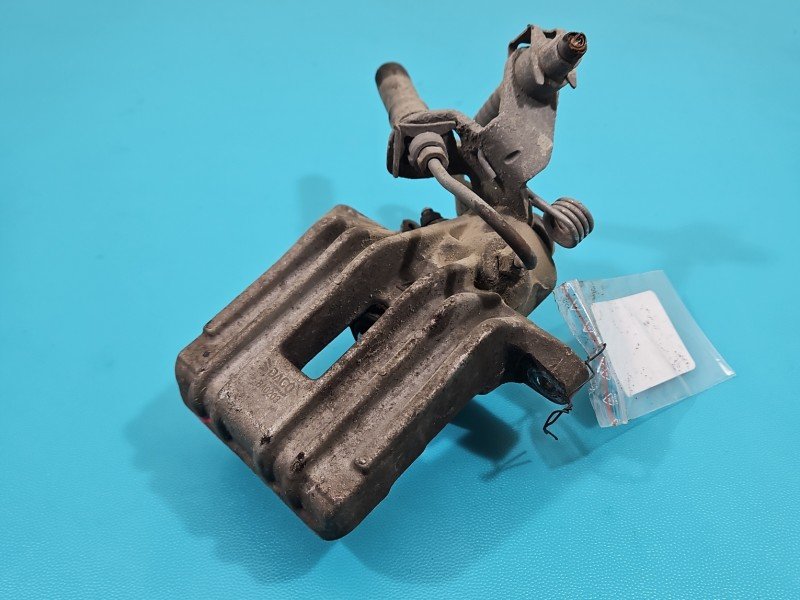 Zacisk tył prawy Audi A3 8P 2.0 tdi HB Zacisk tył prawy Audi A3 8P 2.0 tdi HB