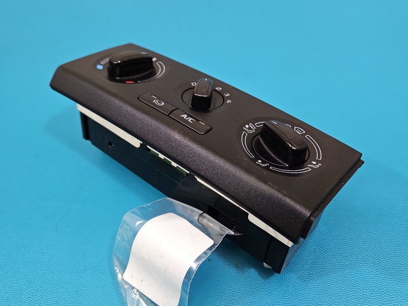 Konsola panel nawiewu Skoda Fabia II 5J0820045E