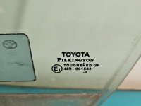 Szyba drzwi przód lewa Toyota Yaris III HB