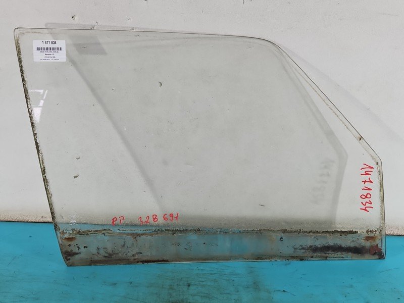 Szyba drzwi przód prawa Mercedes 123 sedan