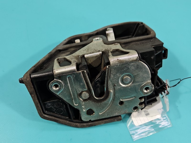 Zamek przód lewy 7202143 Bmw X3 e83 EUROPA Producent części: BMW, 7pin