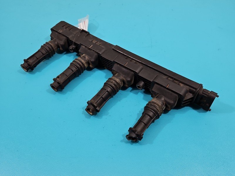 Cewka zapłonowa Opel Agila A I 0221503015 1.2 16V Producent części: OPEL, Europejska, Uszkodzone fajki świec (gumki)