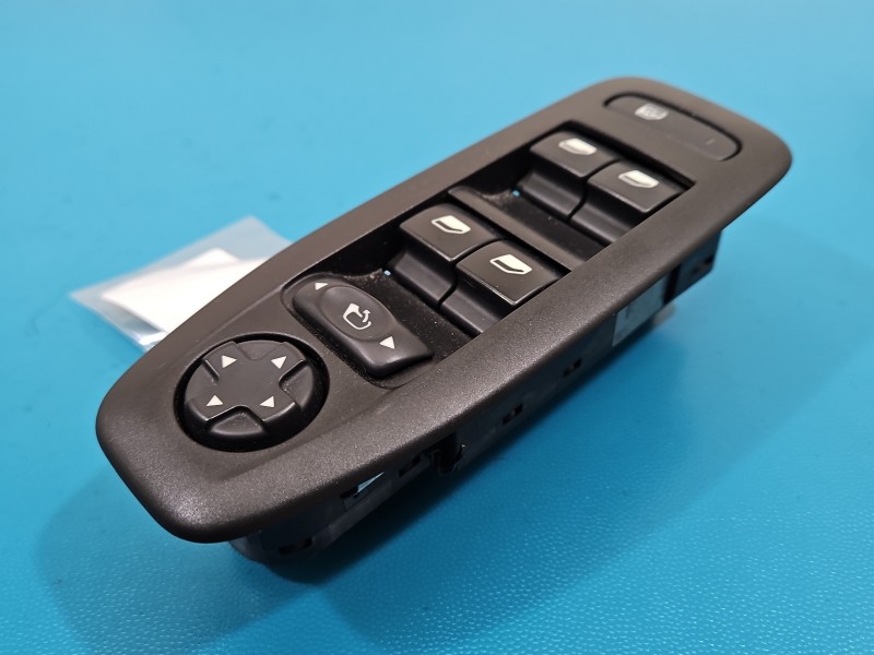 Przełącznik szyb Peugeot 2008 I 13-19 EU 98242539ZD
