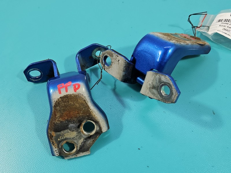 Zawias drzwi przód prawy Suzuki Swift Mk8