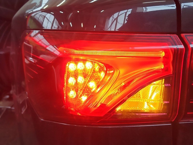 Lampa tył lewa Toyota Avensis III T27 kombi