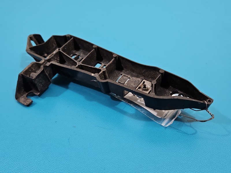 Ślizg zderzaka przód prawy Peugeot 3008 II 9810975380