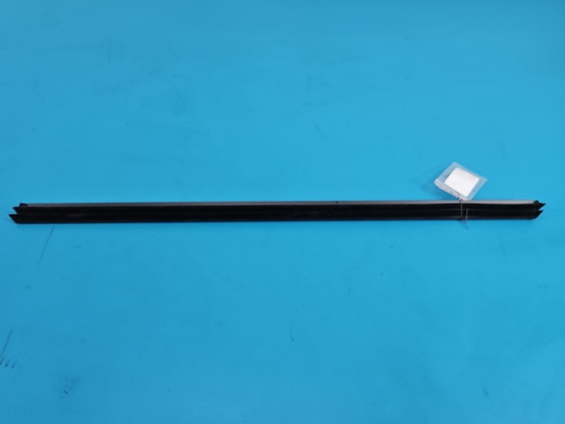 Listwa drzwi przód lewa Skoda Octavia IV 5E3837479/480