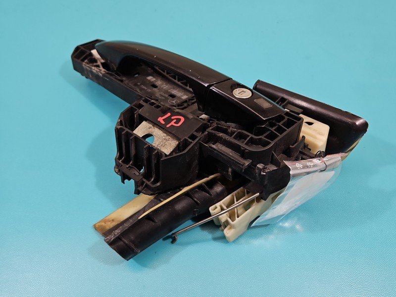 Klamka przód lewa zewnętrzna Mercedes W212 A2047601534