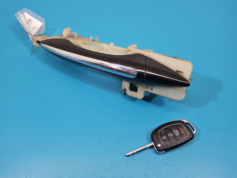 Klamka przód lewa zewnętrzna Hyundai I40