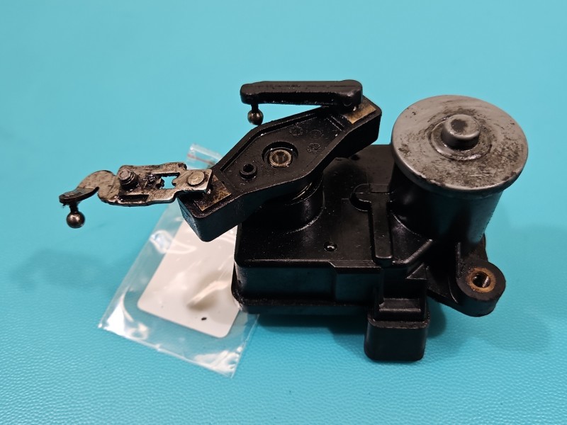 Nastawnik klap kolektora Mercedes CLS II C218 W218 218 A642150059402, 70113209B7T240 3.0 cdi (642853)