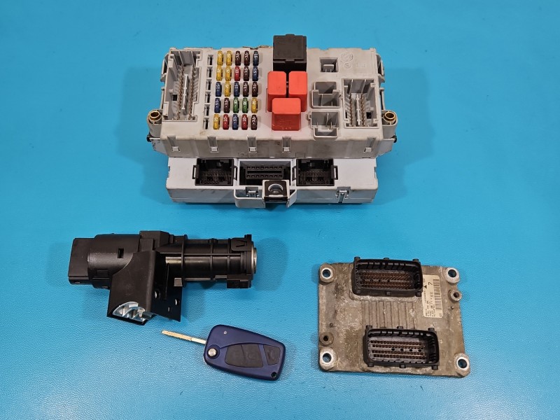 Komputer Sterownik silnika Fiat Idea 1.4 16V 0261208206