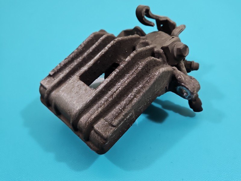 Zacisk tył prawy Vw Polo V 6R 09- 1.4 16V (Cggb) HB Zacisk tył prawy Vw Polo V 6R 09- 1.4 16V (Cggb) HB