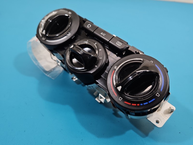 Konsola panel nawiewu Peugeot 208 I 96722483ZD