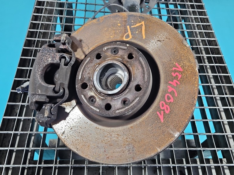 Zwrotnica lewa piasta przód 1.5 D4D Toyota Proace City