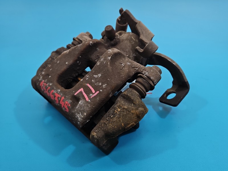 Zacisk tył lewy Toyota Corolla E16 E18 13- sedan 1.6 16V